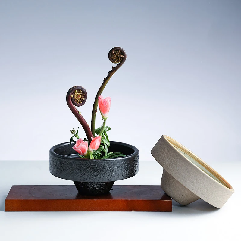 日本の妖精のカエルのセラミック花の花瓶、ikebana花の配 - Ikebana Vase Kenzan のレビューと価格